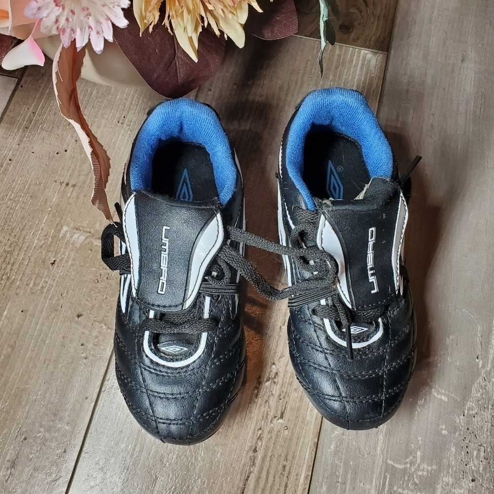 Umbro Toddler Boy Youth Soccer Cleats Size 10K Black Blue White EUC